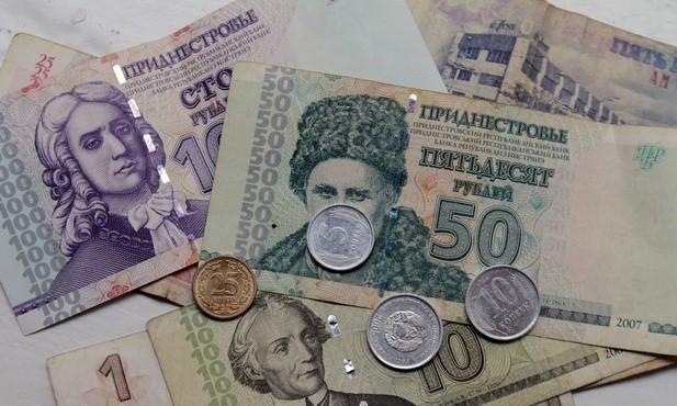 Rubel gwałtownie traci na wartości