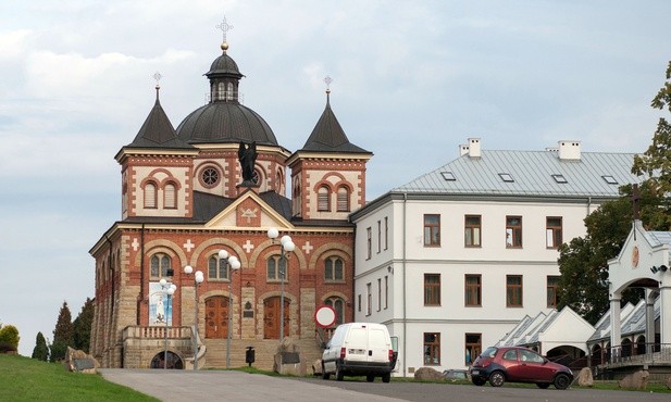 Sanktuarium św. Michała Archaniola i bł. Bronislawa w Miejscu Piastowym 