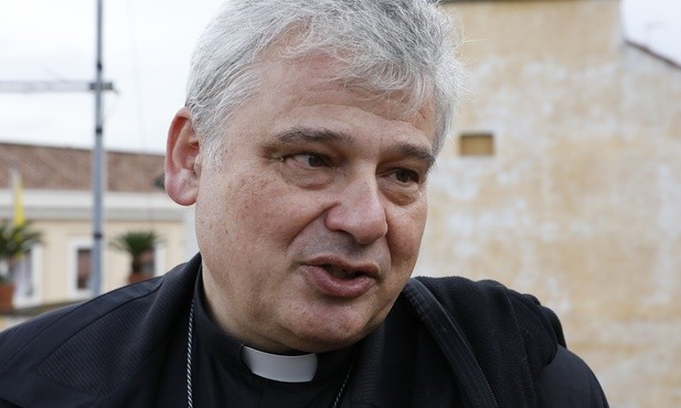 Kardynał Konrad Krajewski w drodze na Ukrainę: modlitwa może góry przenosić, a co dopiero zatrzymać wojnę