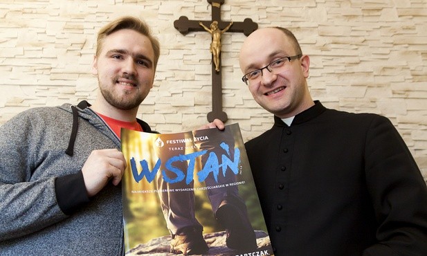 Survival, medytacja, musztra, śpiew...