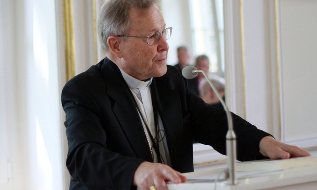 Kardynał Kasper: Wyświęcanie kobiet niemożliwe 