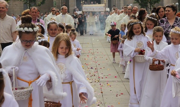 Katowice. Abp Wiktor Skworc zaprasza do udziału w procesji Bożego Ciała