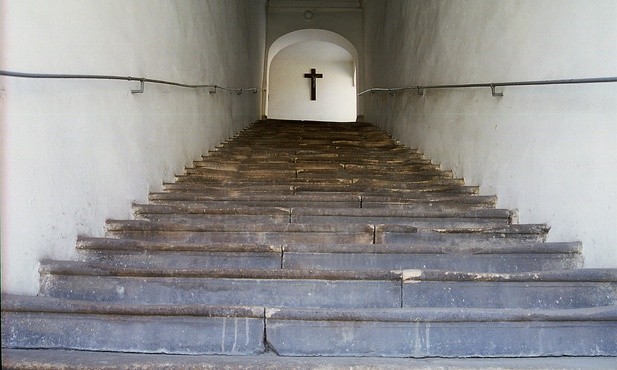 Wstępowanie w ciszę