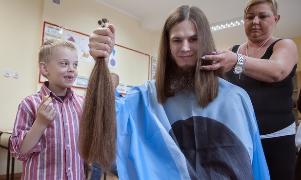 Bytom. 5. edycja akcji "Zetnij włosy na perukę"