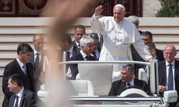 Franciszek wśród armii dziennikarzy