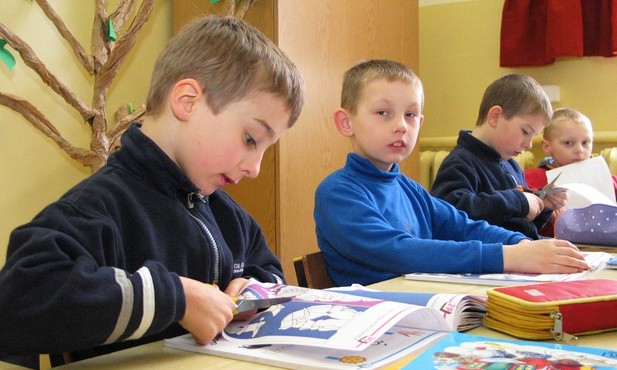 Śląskie. Dzieci wróciły do szkoły. "Mam wrażenie jakby tu były pierwszy raz"