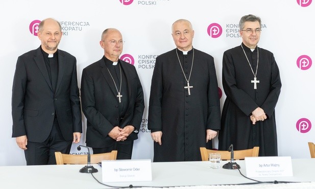 Katowice. Konferencja prasowa biskupów na zakończenie Zebrania Plenarnego KEP