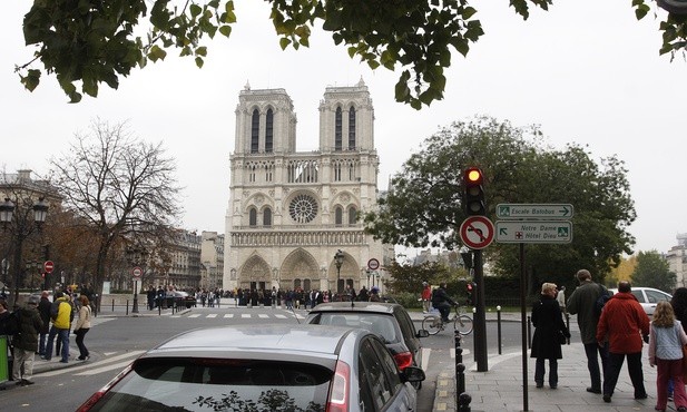Udaremniono zamach na kościoły w Paryżu