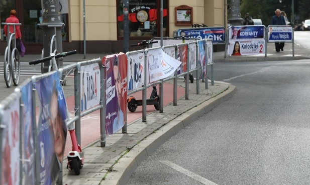 Śląskie. Apel Zarządu Dróg Wojewódzkich: plakaty wyborcze nie wszędzie dozwolone