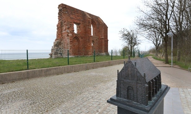Ruiny gotyckiego Kościoła w Trzęsaczu
