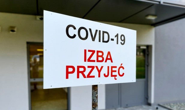 Ministerstwo Zdrowia: w szpitalach przebywa 406 chorych z COVID-19