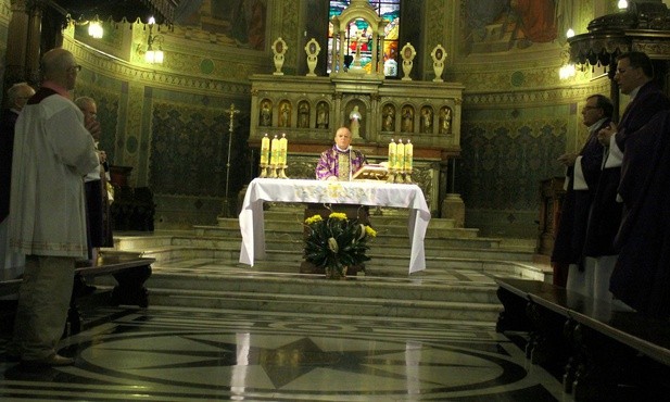 Eucharystii za zmarłych przewodniczył bp Roman Marcinkowski