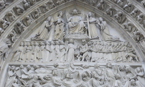 Jedna z płaskorzeźb paryskiej Notre Dame