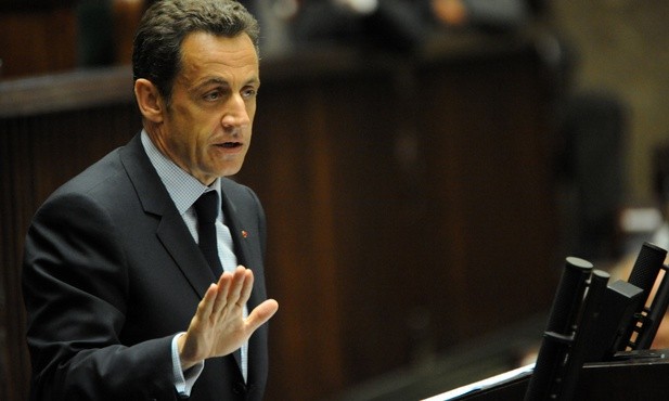 Sarkozy nie zrezygnuje z walki
