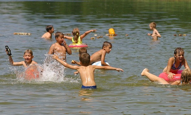 Śląskie. Komunikacją miejską na kąpieliska. Wakacyjny rozkład jazdy w GZM