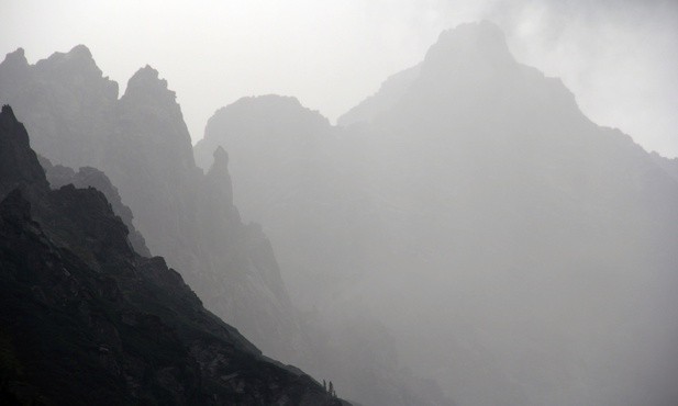 Tatry: Mężczyzna spadł 40 metrów i przeżył