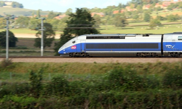 Francja: 250 tys. kontroli paszportów sanitarnych tygodniowo w pociągach TGV