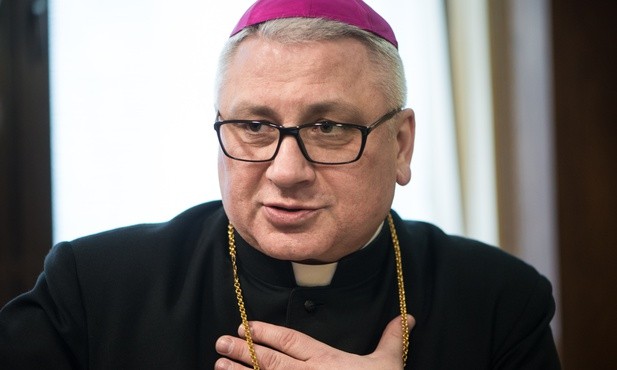 Sekretarz Generalny KEP odpowiada na zarzuty biskupa Janiaka