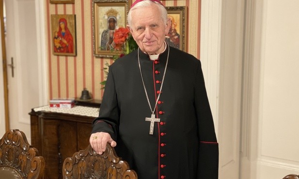 Katowice. Abp senior Damian Zimoń z dyplomem uznania SILESIA PRESS
