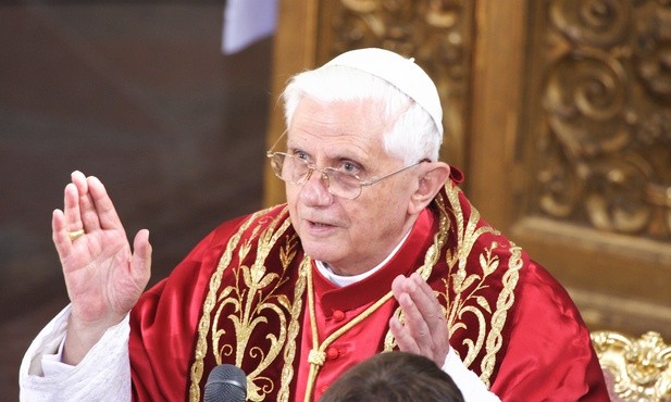 Abp Gänswein dementuje plotki o nagłym pogorszeniu zdrowia Benedykta XVI