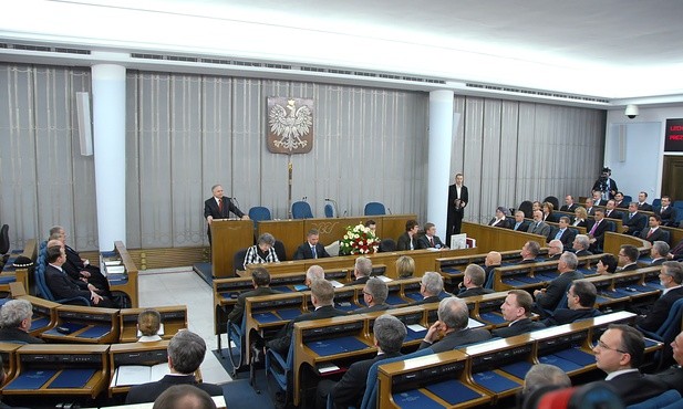 Senat upamiętnił m.in. 40. rocznicę pielgrzymki Jana Pawła II do Polski