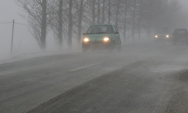 Śląskie. Ślisko na drogach i chodnikach