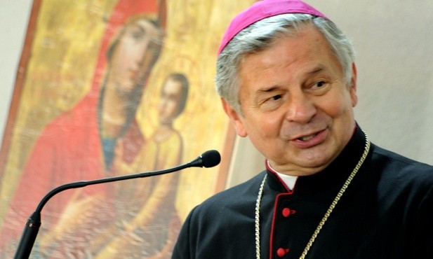 Bp Tomasik: nieprawdą jest, że Kościół domaga się więzienia dla kobiet