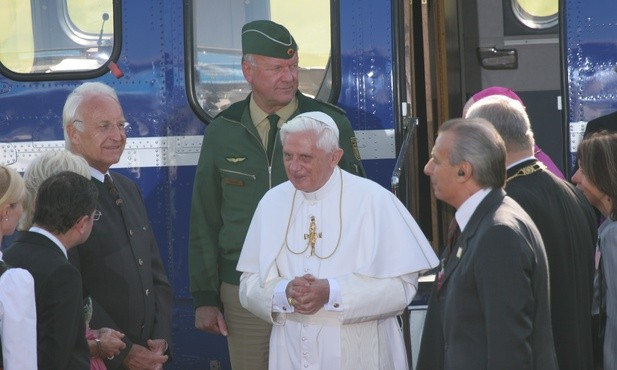 Drugi z sekretarzy Benedykta XVI ujawnia szczegóły ustąpienia papieża