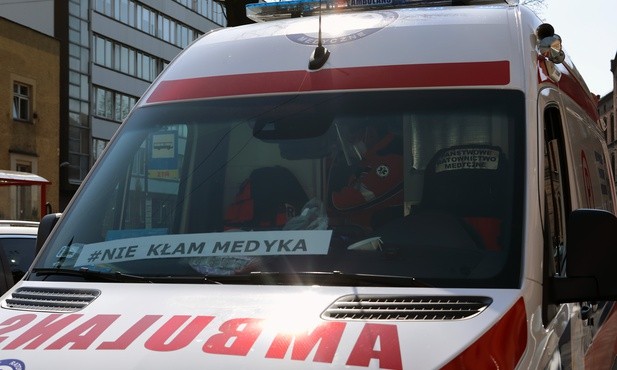 Czernichów. Trwa ewakuacja pacjentów ośrodka opieki. 54 pensjonariuszy z koronawirusem