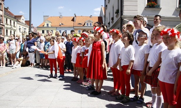 MEN zachęca szkoły do odśpiewania we wtorek o godz. 11.11 Mazurka Dąbrowskiego