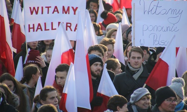 W rocznicowych obchodach wzięli bardzo licznie udział mieszkańcy miasta.