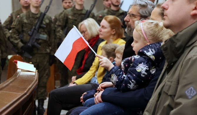 Bp Wodarczyk: Nie mamy królować w zastępstwie Boga, ale kochając i służąc braciom