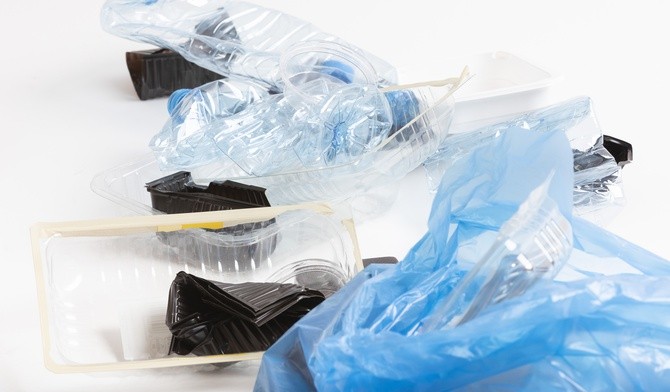 Istnieje bioplastik, który rozpuszcza się w morzu