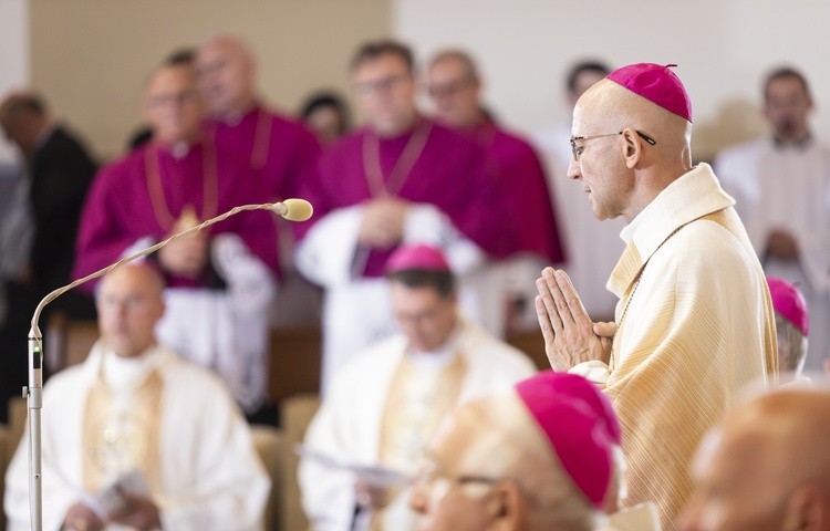 Ingres abp. Adriana Galbas do warszawskiej katedry 14 grudnia