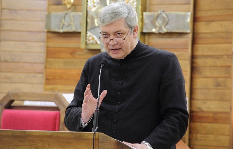 Ks. Pawlukiewicz mocno o pysze