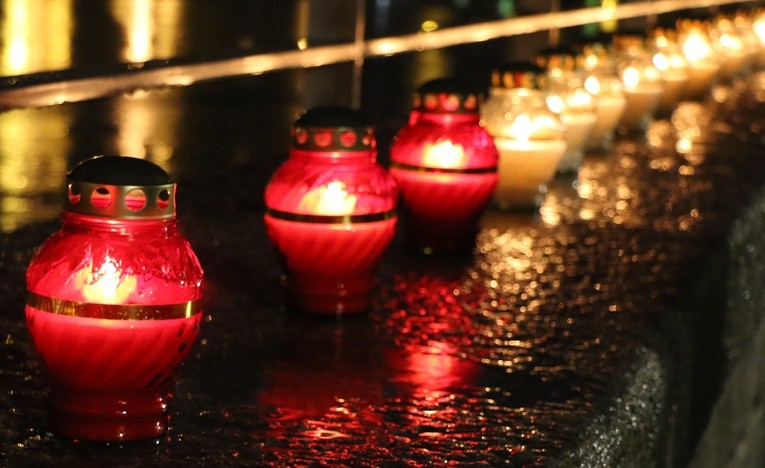 Jak zyskać odpust za zmarłych?