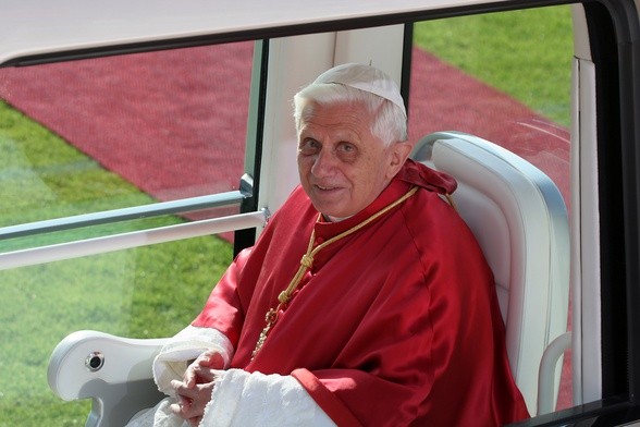 Media obiegła fałszywa informacja o śmierci papieża seniora