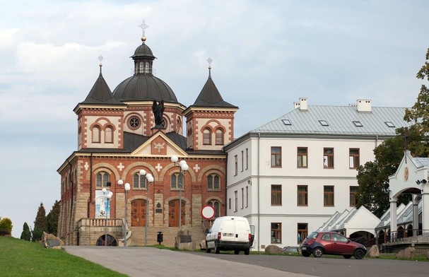 Sanktuarium św. Michała Archaniola i bł. Bronislawa w Miejscu Piastowym 