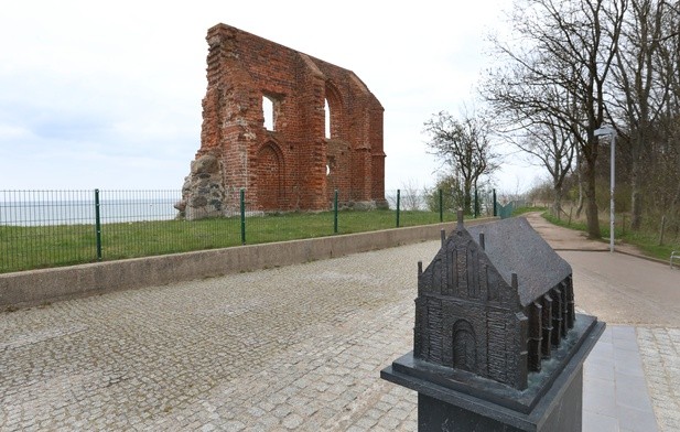 Ruiny gotyckiego Kościoła w Trzęsaczu
