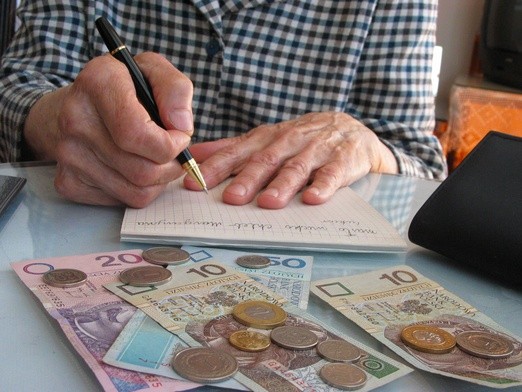 Sejm uchwalił nowelizację ustawy w sprawie waloryzacji emerytur i rent