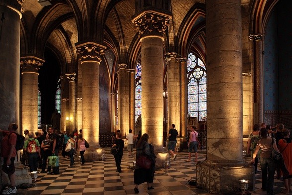 Apel o zachowanie oryginalnych wnętrz Notre Dame: "To, co oszczędził ogień, diecezja chce zniszczyć"