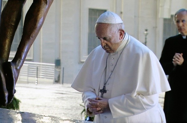 Papież Franciszek z bólem przyjął raport o pedofilii we francuskim Kościele