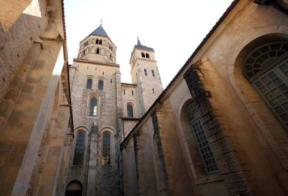 Inne miejsce we Francji: resztki opactwa w Cluny