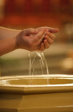 Woda chrztu daje życie wieczne
