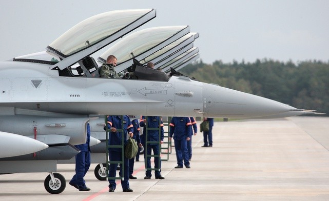 F-16 dla Ukrainy - szkolenia pilotów już latem