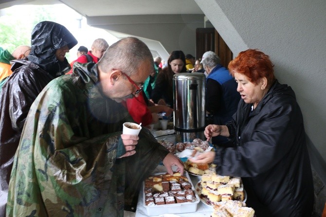 Pielgrzymka na Jasną Górę. Pierwszy dzień cz. 1