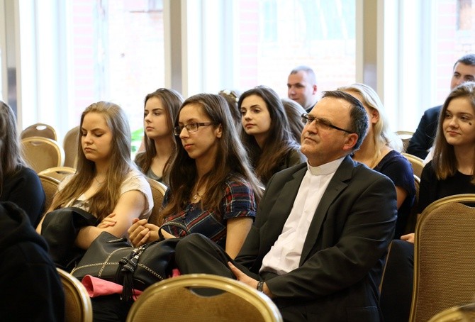 Konferencja o tożsamości młodzieży 