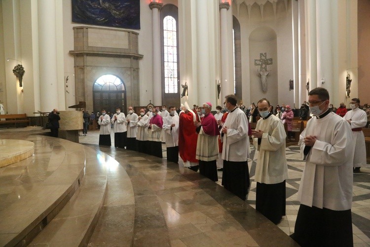 Katowice. Liturgia Wielkiego Piątku w katedrze