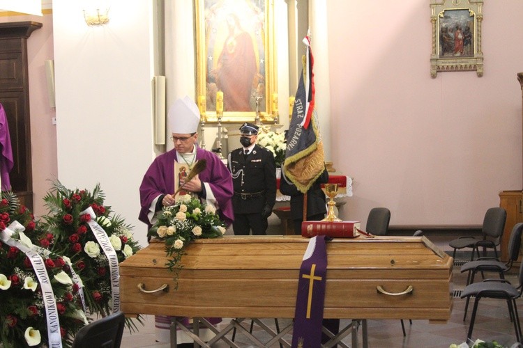 Płock. Pogrzeb ks. kan. Romualda Rudzińskiego