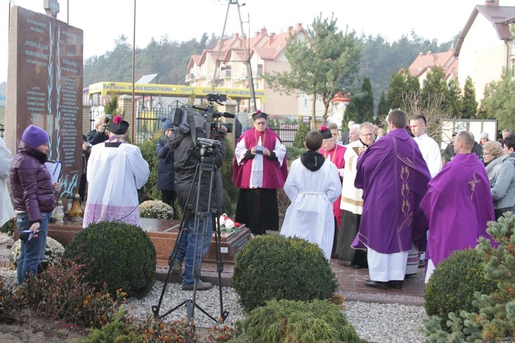 Symboliczny grób biskupów męczenników w Działdowie